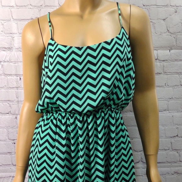 Women's Miami size Large black & mint green Chevron print sleeveless dress - Picture 3 of 8